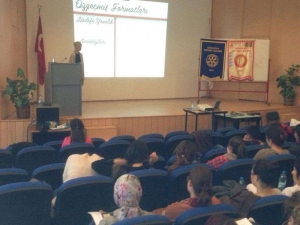 GÜNDOĞDU ROTARY KULÜBÜ’NDEN “CV YAZMA VE MÜLAKAT TEKNİKLERİ SEMİNERİ”