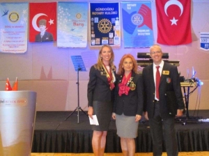 GÜNDOĞDU RK’YA UR ROTARY VAKFI’NDAN 3 BANNER