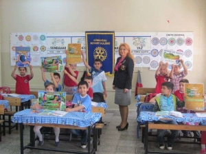 GÜNDOĞDU ROTARY KULÜBÜ İZKENT TOPLUM BİRLİĞİ OKULU’NDA “ÇEVRE KULÜBÜ” ÖĞRENCİLERİ İLE “DÜNYA ÇEVRE GÜNÜ”NÜ KUTLADI.05.06.2013