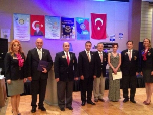 GÜNDOĞDU ROTARY KULÜBÜ’NÜN 3 YENİ ÜYESİNE PAUL HARRİS ROZETLERİ TAKILDI